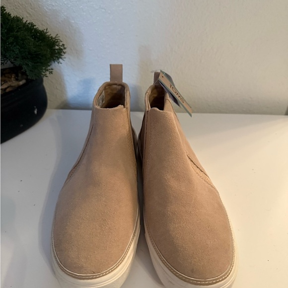Toms Beige Suede Slip-On Shoes - Picture 2 of 5